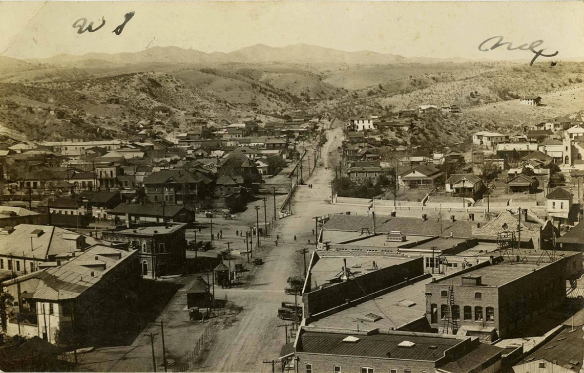 Picture showing the border between Nogales, Arizona, and Nogales, Sonora,